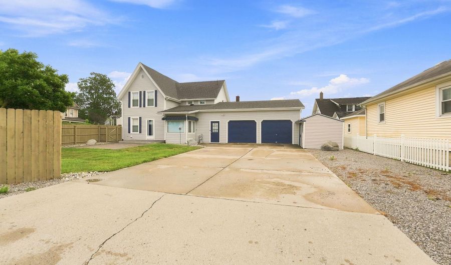 305 W 7Th St, Auburn, IN 46706 - 3 Beds, 2 Bath