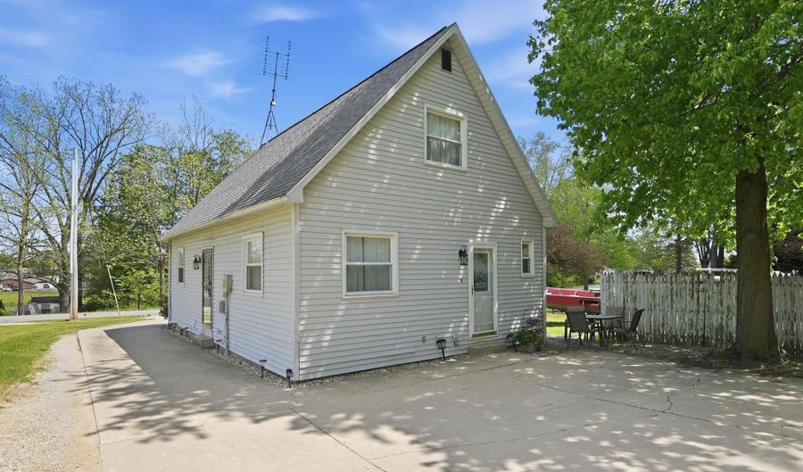504 Carlin Dr, Angola, IN 46703 - 2 Beds, 2 Bath