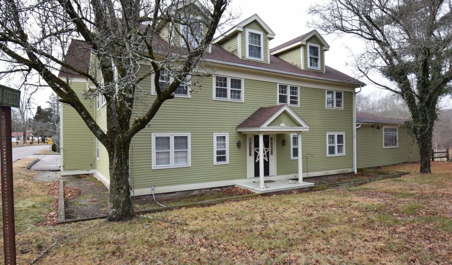 159 Main St E, Chester, CT 06412 - 2 Beds, 1 Bath