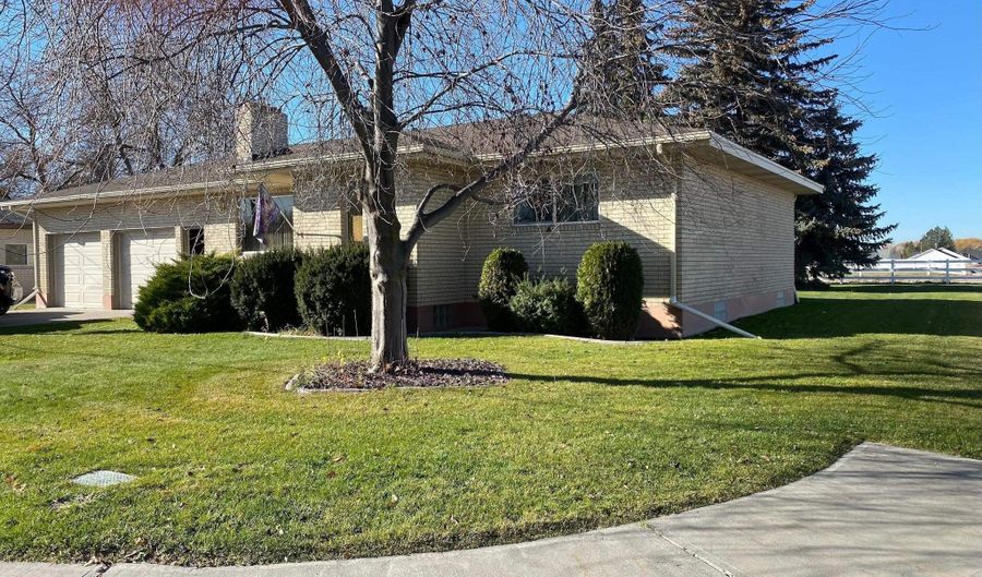 2065 Highland Dr, Blackfoot, ID 83221 - 4 Beds, 2 Bath