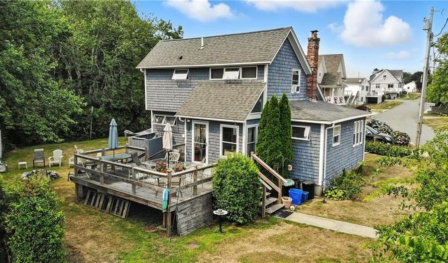 69 Longview Dr, Narragansett, RI 02882 - 2 Beds, 2 Bath