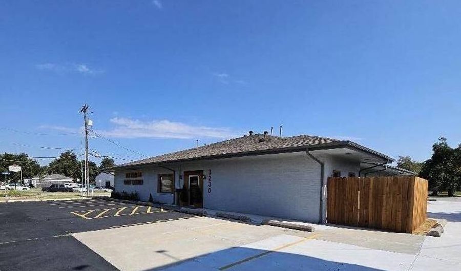 3230 N Rockwell Ave, Bethany, OK 73008 - 0 Beds, 7 Bath