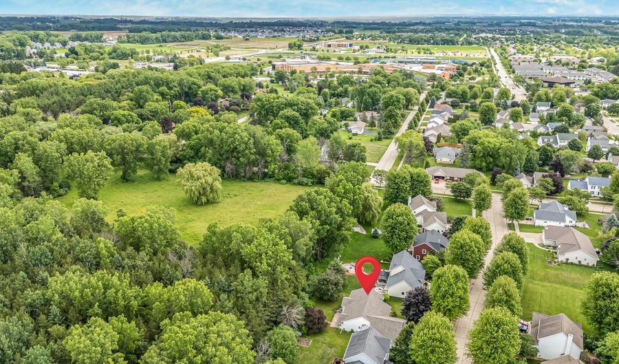1424 E KEYSTONE Ln, Appleton, WI 54913 - 3 Beds, 3 Bath