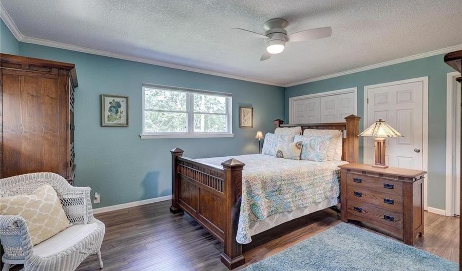 2321 Cherokee Ave, Baxter Springs, KS 66713 - 4 Beds, 2 Bath