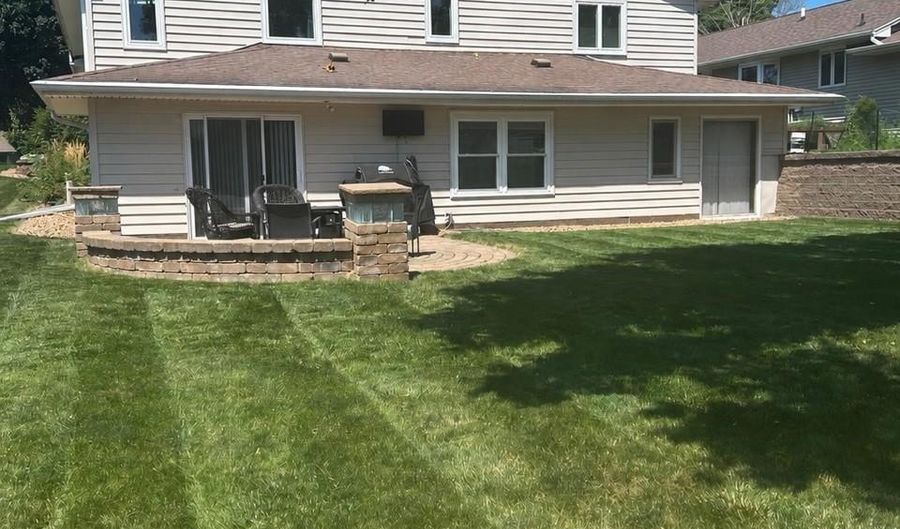 209 S Ackley St, Algona, IA 50511 - 5 Beds, 2 Bath
