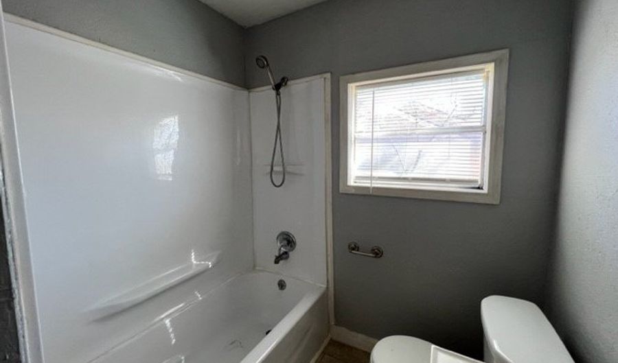 2242 S 19th St S, Abilene, TX 79605 - 3 Beds, 1 Bath
