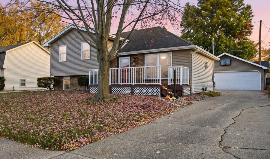 205 NE 9th St, Ankeny, IA 50021 - 3 Beds, 2 Bath