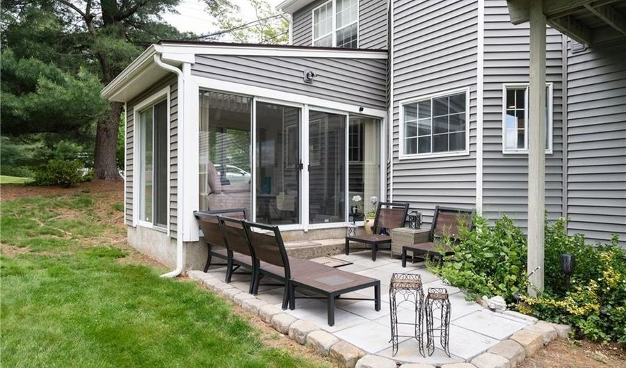 18 Pond Ct B, North Providence, RI 02904 - 2 Beds, 2 Bath