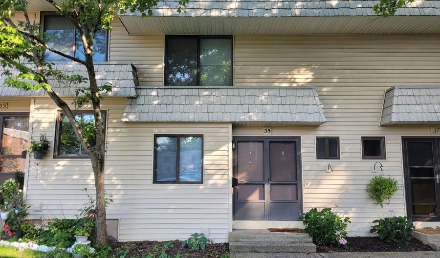 35 Mountain Laurel Ct 35, Cromwell, CT 06416 - 2 Beds, 2 Bath