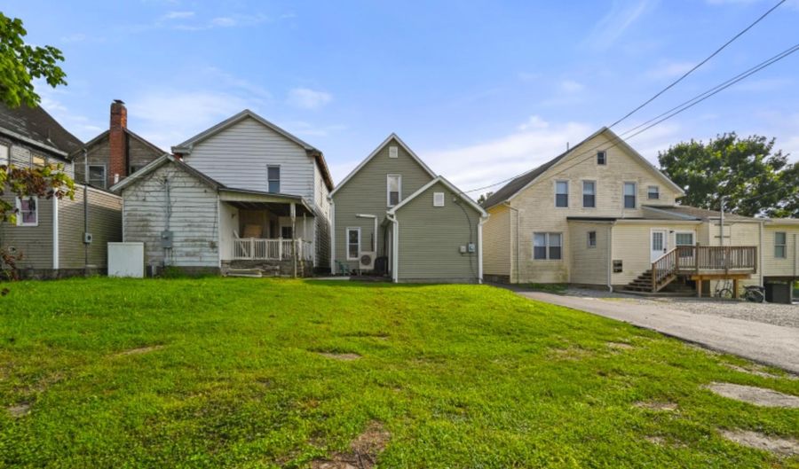 424 Broadway St, Aurora, IN 47001 - 2 Beds, 2 Bath