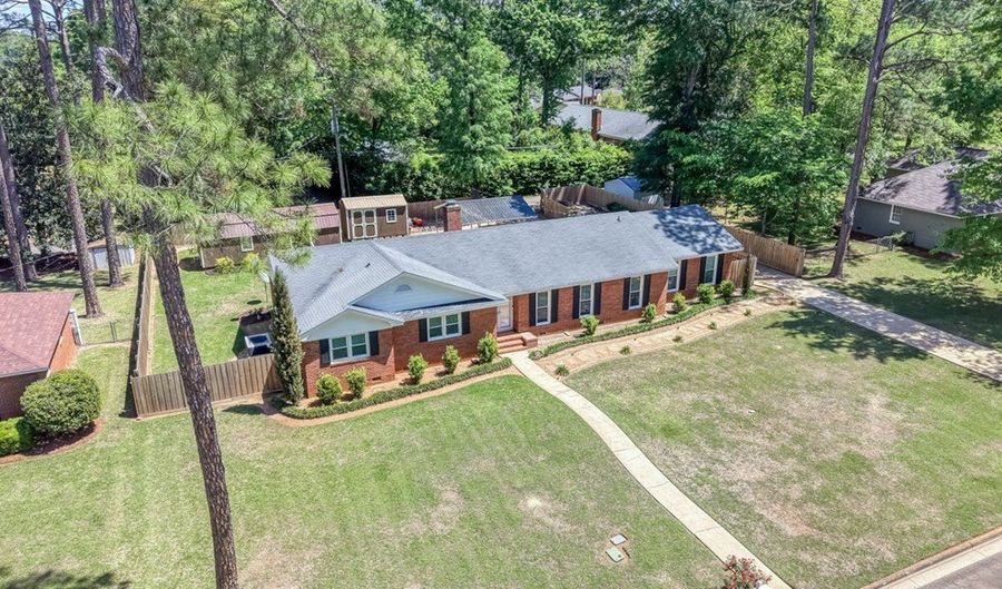 610 Summit Dr, Albany, GA 31707 - 4 Beds, 3 Bath