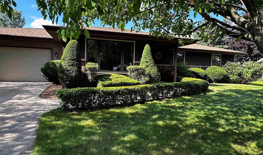 24 CARIBOU Ct, Appleton, WI 54911 - 3 Beds, 2 Bath