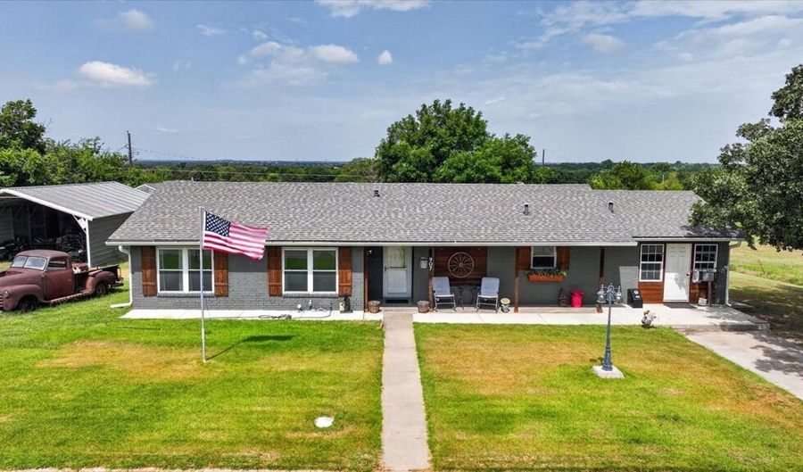 907 Denver St, Alvord, TX 76225 - 3 Beds, 2 Bath