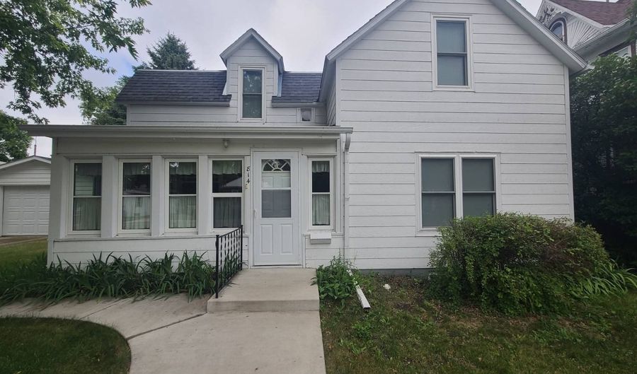 814 Sinclair St, Bottineau, ND 58318 - 4 Beds, 1 Bath