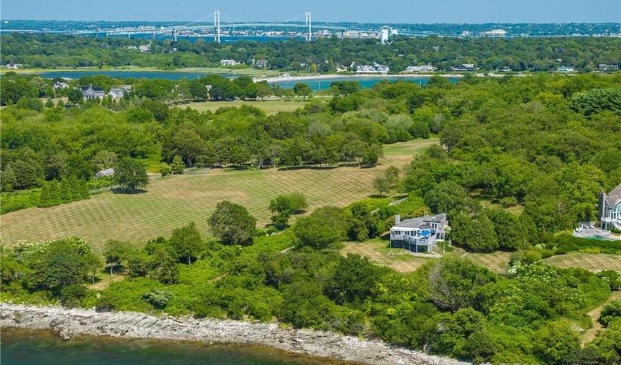 76 Battery Ln, Jamestown, RI 02835 - 5 Beds, 5 Bath