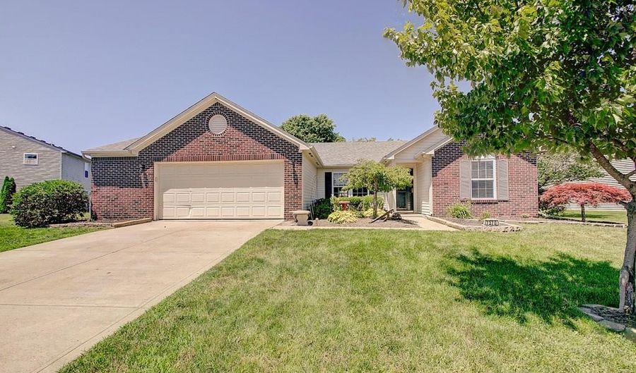 7370 Copperwood Dr, Indianapolis, IN 46217 - 4 Beds, 2 Bath