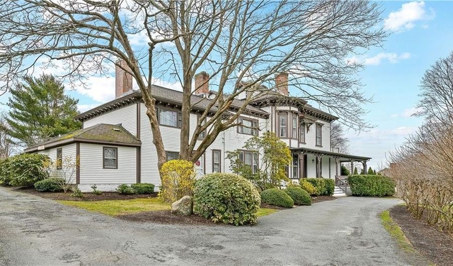 46 Chastellux Ave M8, Newport, RI 02840 - 2 Beds, 2 Bath