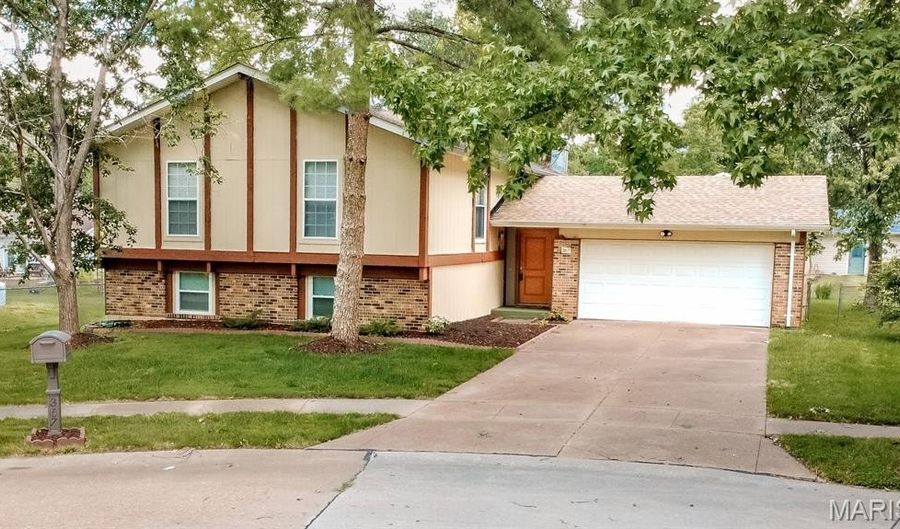 367 Napoli Ct, Ballwin, MO 63021 - 4 Beds, 3 Bath