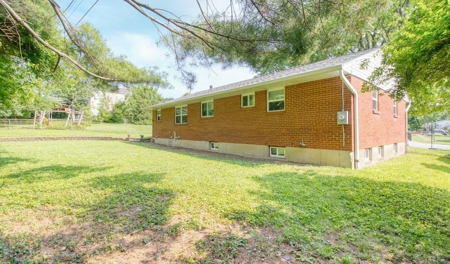 8298 Bonanza Ln, Anderson Twp., OH 45255 - 3 Beds, 2 Bath