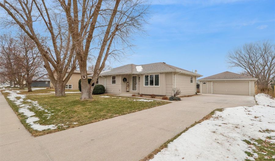 1505 S 14th St, Adel, IA 50003 - 3 Beds, 2 Bath