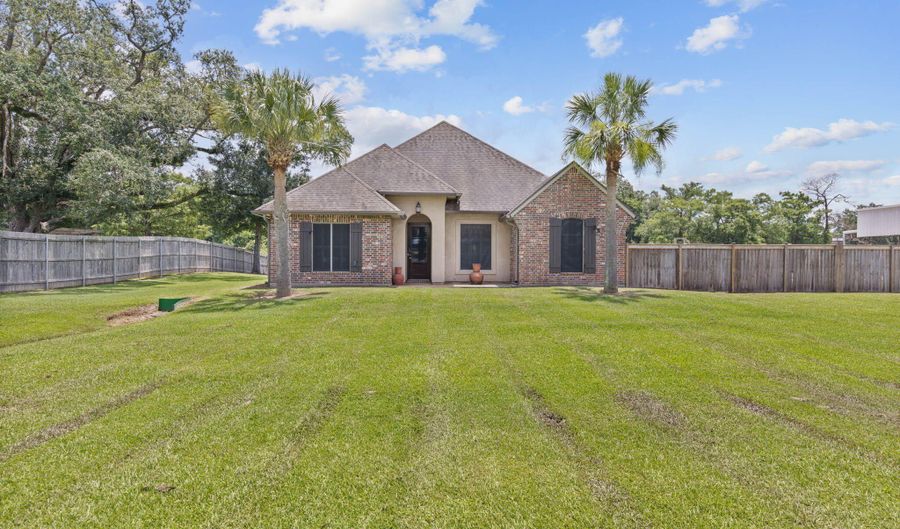 512 Park Ave, Abbeville, LA 70510 - 3 Beds, 2 Bath
