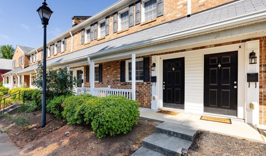 1348 Green Oaks Ln L, Charlotte, NC 28205 - 2 Beds, 2 Bath
