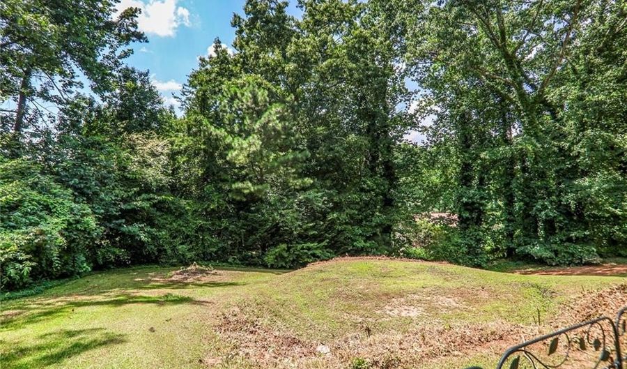 5533 Gibson Dr, Acworth, GA 30102 - 5 Beds, 3 Bath
