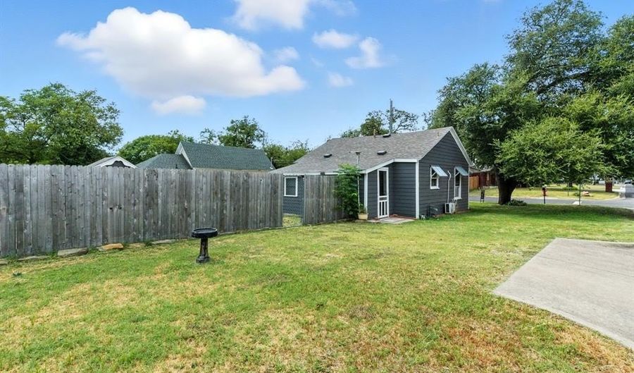 714 N Walnut St, Weatherford, TX 76086 - 2 Beds, 1 Bath