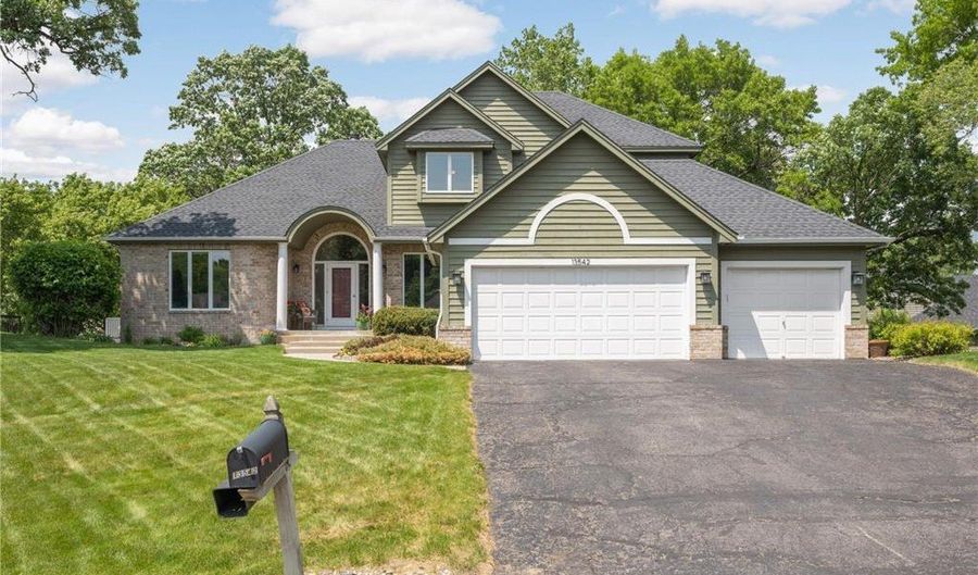 13542 Gossamer Way, Apple Valley, MN 55124 - 5 Beds, 4 Bath
