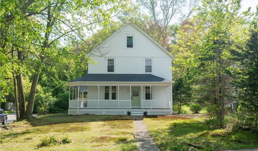 120 Farnum Pike, Smithfield, RI 02917 3 Beds, 3 Baths, Single Family