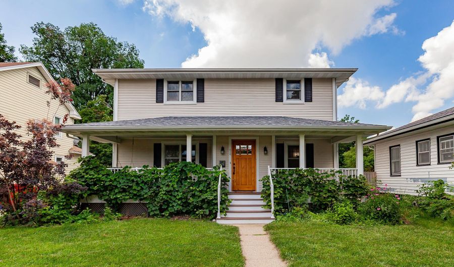 618 9th St, Ames, IA 50010 - 3 Beds, 3 Bath