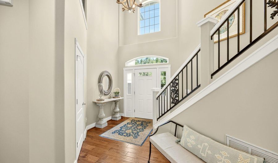 161 Sunnyview Dr, Ashland, OR 97520 - 4 Beds, 5 Bath