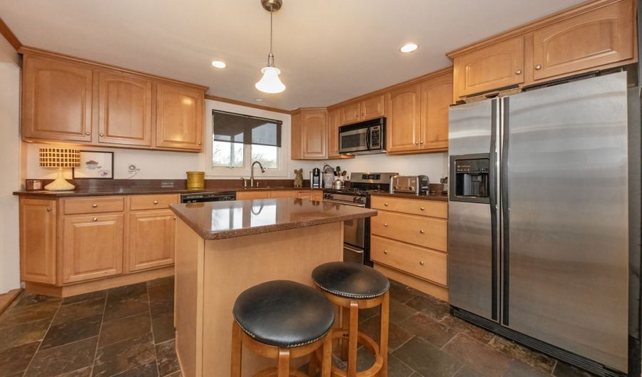 100 Pratt Rd, Clinton, CT 06413 - 3 Beds, 2 Bath