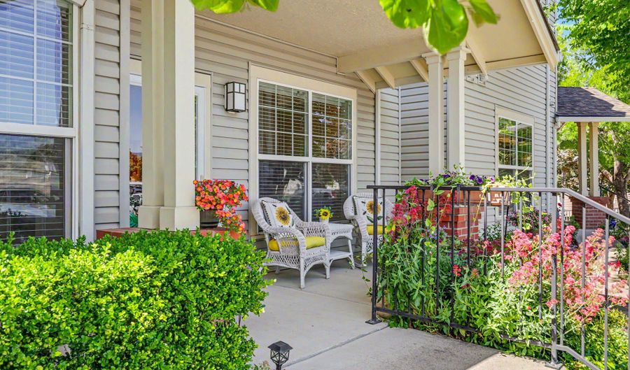818 Pavilion Pl, Ashland, OR 97520 - 2 Beds, 2 Bath