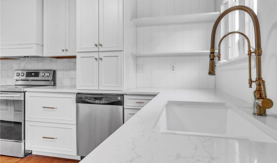 305 Broadstone Dr, Adams Twp., PA 16046 - 3 Beds, 3 Bath