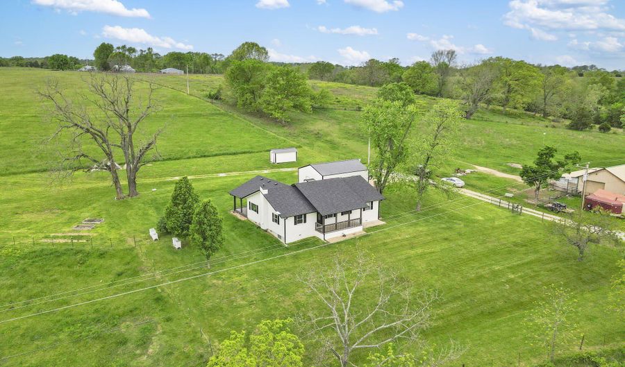 11276 Co Road A-408, Ava, MO 65608 - 3 Beds, 3 Bath