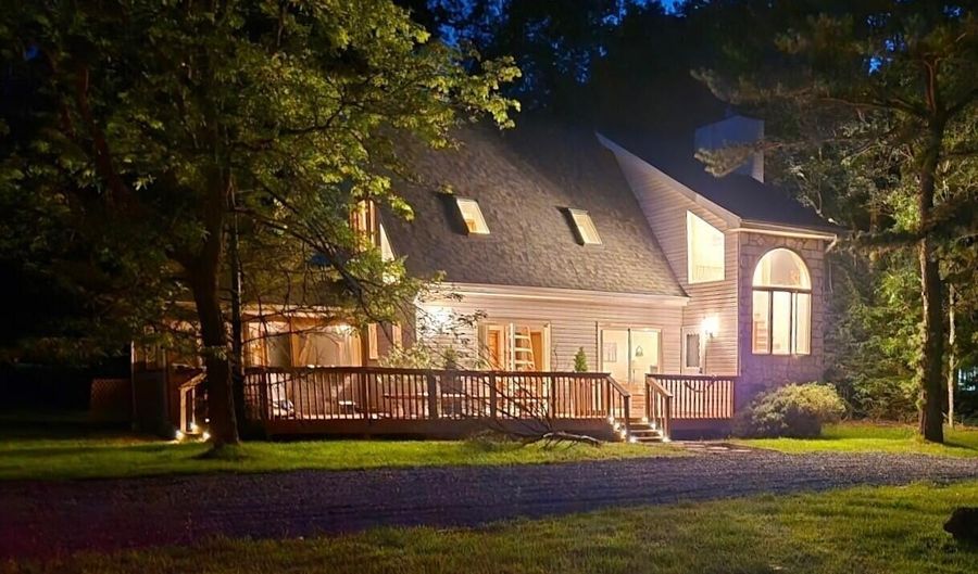 388 Towamensing Trl, Albrightsville, PA 18210 - 3 Beds, 2 Bath