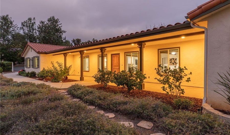 1671 Joshua Tree Ln, Fallbrook, CA 92028 - 3 Beds, 3 Bath