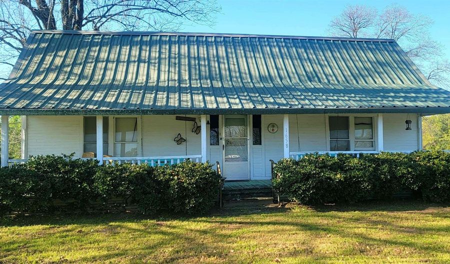 1658 County Road 4305, Annona, TX 75550 - 2 Beds, 1 Bath