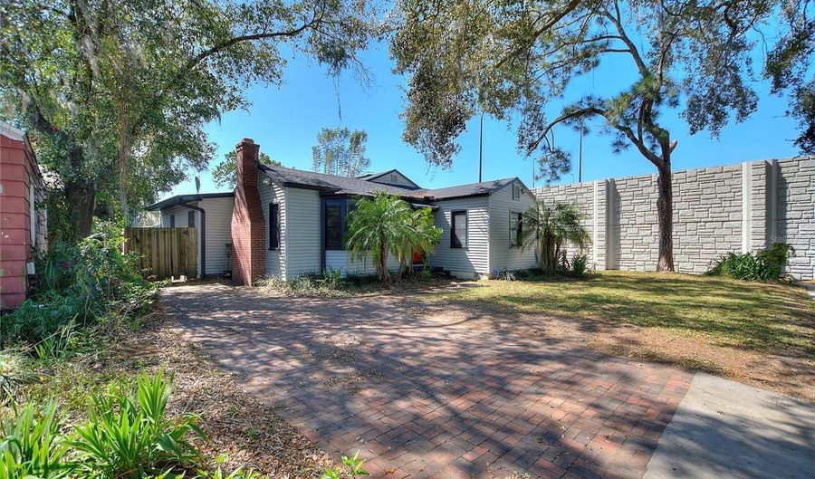 204 E HARVARD St, Orlando, FL 32804 - 3 Beds, 2 Bath