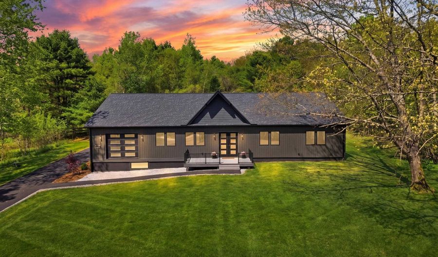 246 Jamestown Rd, Belmont, NH 03220 - 2 Beds, 3 Bath