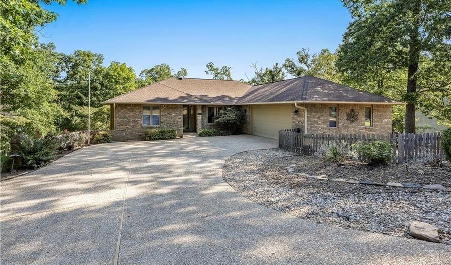 9 Boyce Ln, Bella Vista, AR 72715 - 3 Beds, 4 Bath