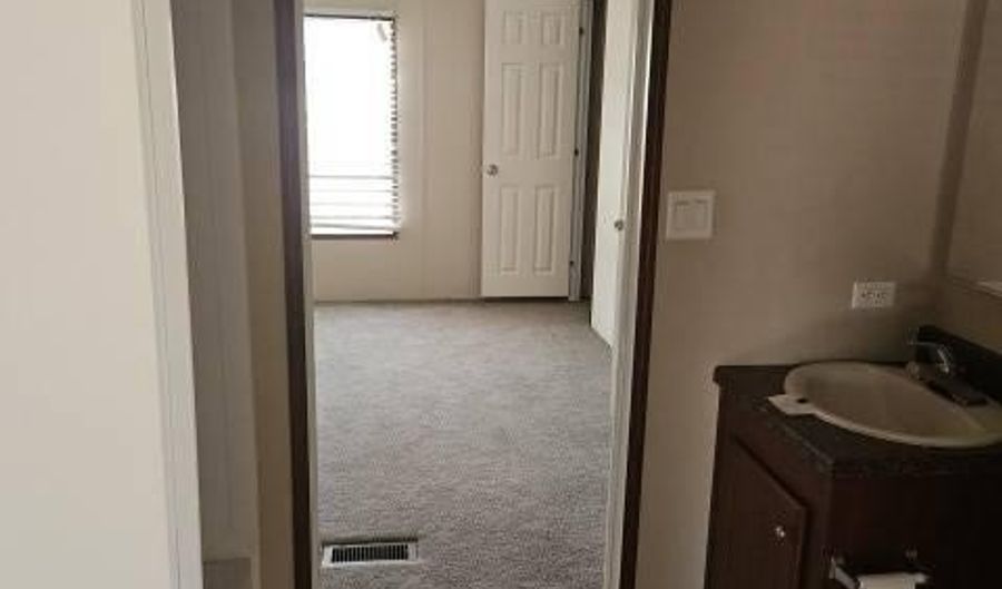 302 SE 4th St, Andrews, TX 79714 - 5 Beds, 3 Bath