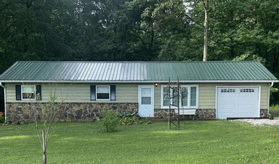 1136 Art Gallery Rd, Bedford, IN 47421 - 3 Beds, 1 Bath