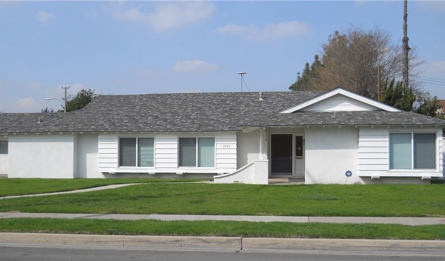 1435 W Westmont Dr, Anaheim, CA 92801 - 3 Beds, 3 Bath