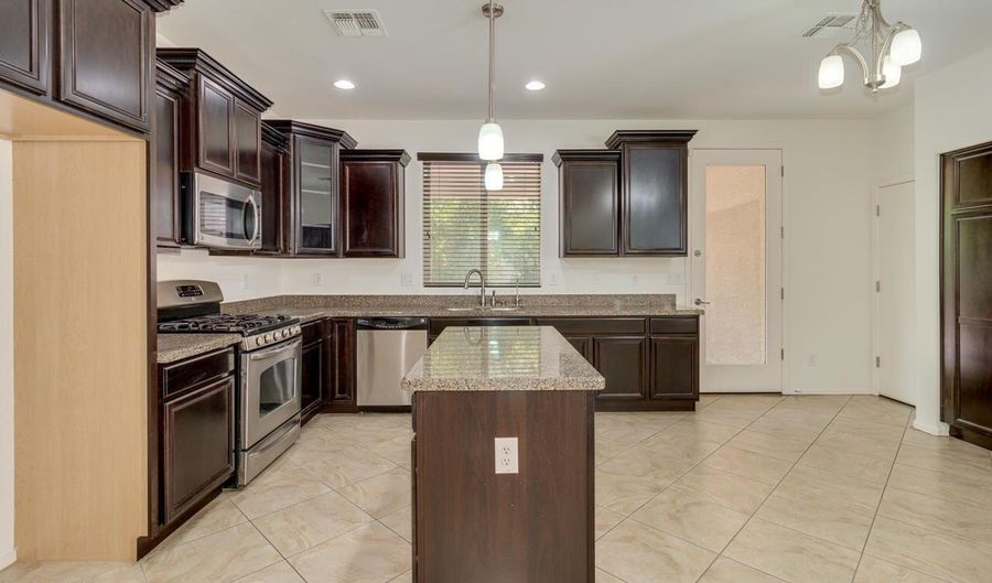 1705 W PELICAN Dr, Chandler, AZ 85286 - 4 Beds, 3 Bath