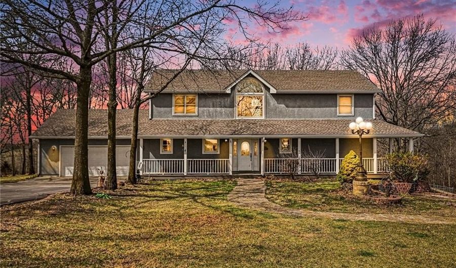 17251 Hollingsworth Rd, Basehor, KS 66007 - 3 Beds, 4 Bath