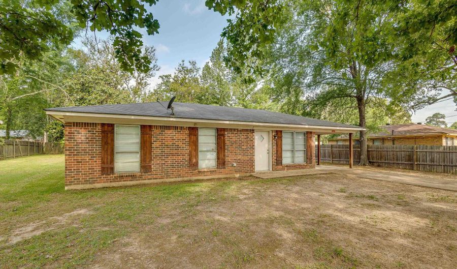 10659 OAK Dr, Bastrop, LA 71220 - 3 Beds, 2 Bath