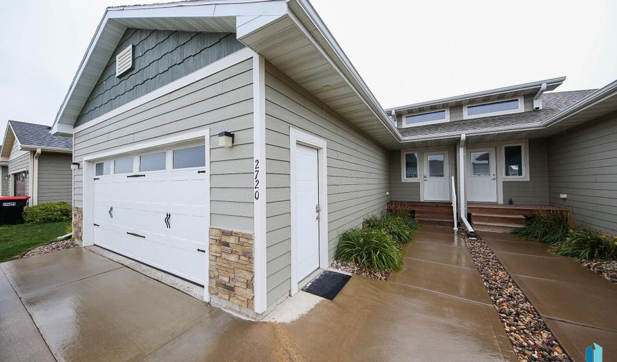 2720 E Sunburst Dr, Brandon, SD 57005 - 4 Beds, 3 Bath