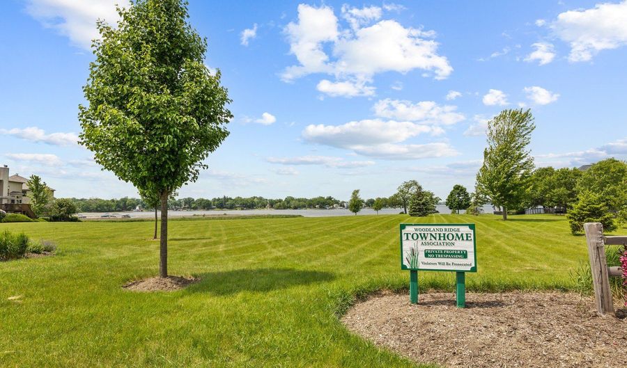 1007 Inverness Dr, Antioch, IL 60002 - 2 Beds, 4 Bath